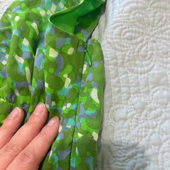 Elegant Green Patterned Mini Dress - Picture 11 of 16